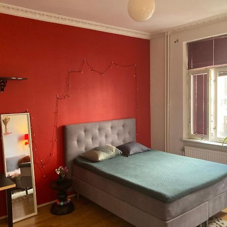 Rum Med Eget Badrum Och Stort, Delat Koek,Centralt I Malmoe A Room In An Apartment, Own Bathroom And Kitchen Shared With A Family 外观 照片