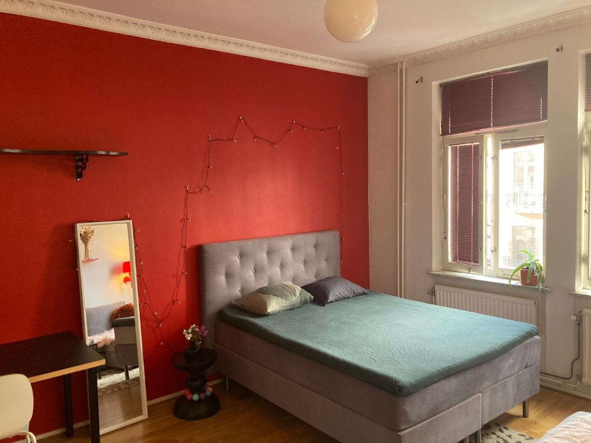 Rum Med Eget Badrum Och Stort, Delat Koek,Centralt I Malmoe A Room In An Apartment, Own Bathroom And Kitchen Shared With A Family 外观 照片