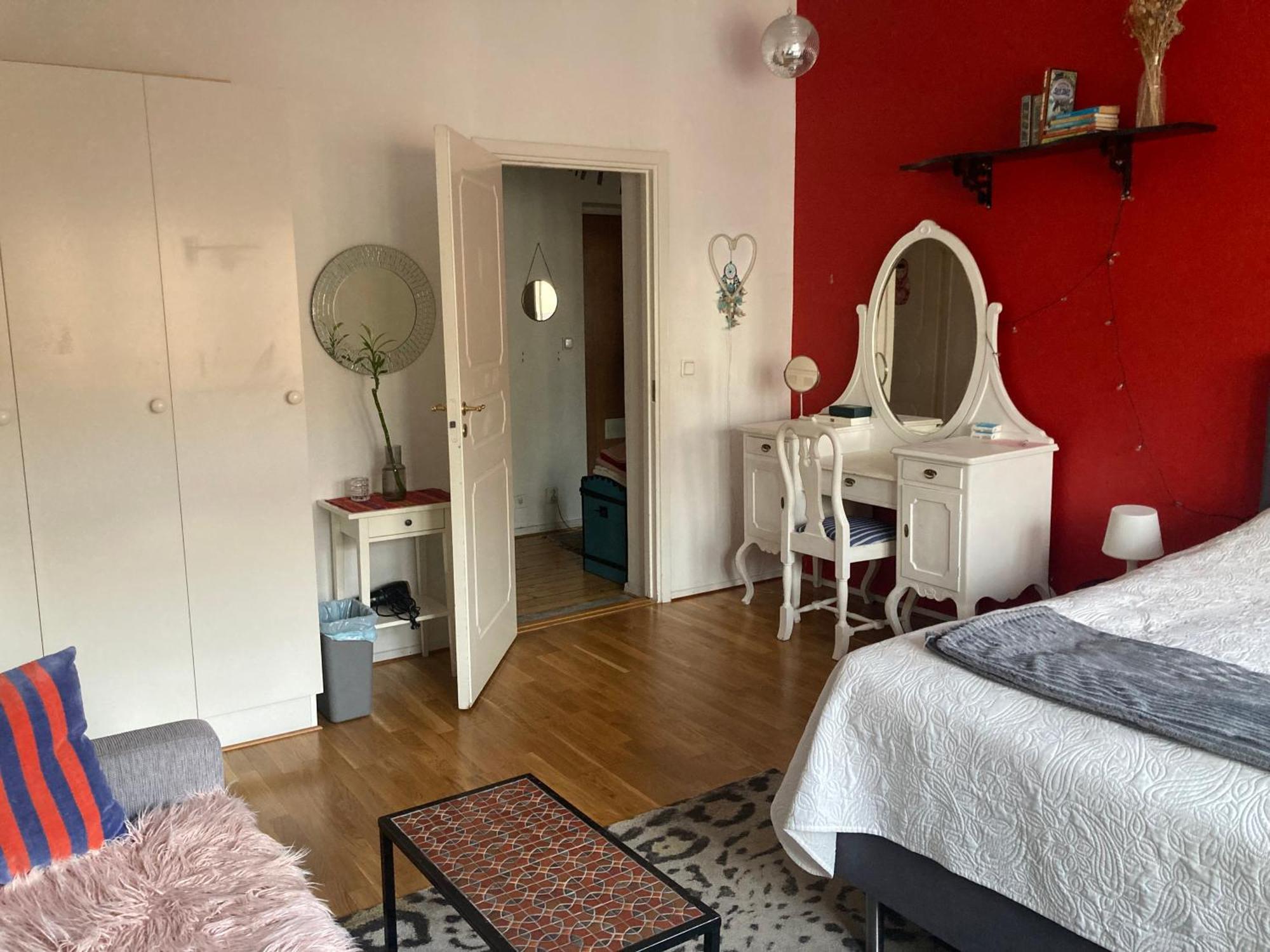 Rum Med Eget Badrum Och Stort, Delat Koek,Centralt I Malmoe A Room In An Apartment, Own Bathroom And Kitchen Shared With A Family 外观 照片